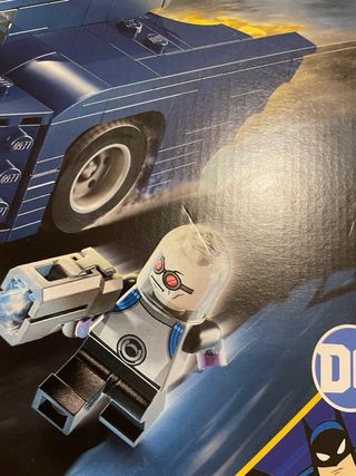 Lego 76274 DC Batman with the batmobile vs Harley