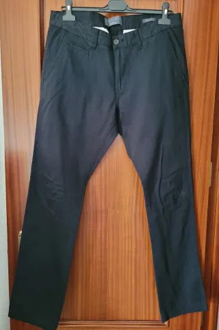 PANTALONES NEGRO Y BEIGE HOMBRE C&A.
