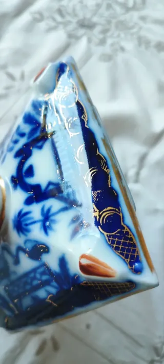 Flacone in porcellana decorato 1870