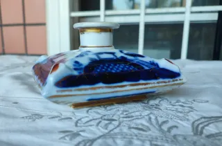 Flacone in porcellana decorato 1870