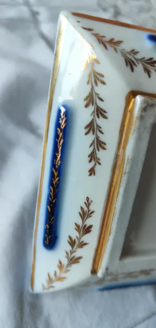 Flacone in porcellana decorato 1870