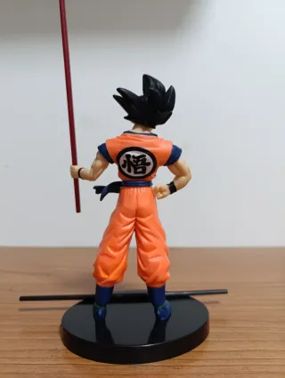 Figura de Goku + Regalo