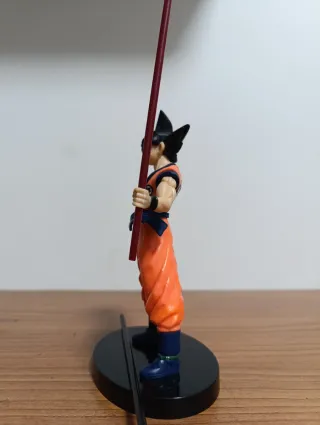 Figura de Goku + Regalo