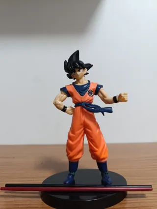 Figura de Goku + Regalo