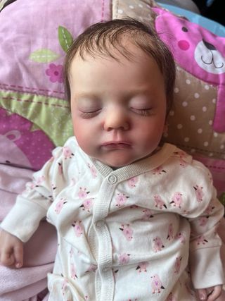 Bebe Reborn pelo castaño