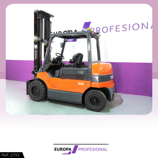 CARRETILLA ELEVADORA ELECTRICA TOYOTA 4500 KG