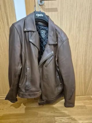 Chaqueta cuero marron moto