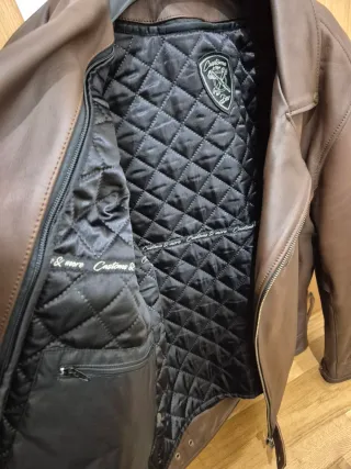 Chaqueta cuero marron moto