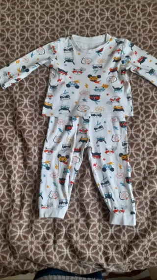 Lote 2 pijamas bebé 12-18 meses Primark