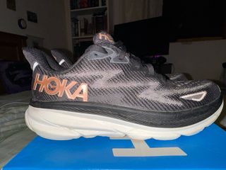 Hoka Clifton 9 (Nero/Oro-Rosa)