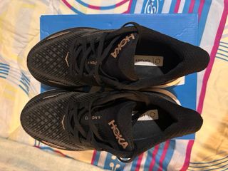 Hoka Clifton 9 (Nero/Oro-Rosa)