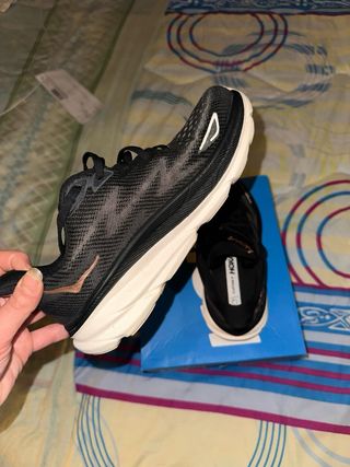 Hoka Clifton 9 (Nero/Oro-Rosa)