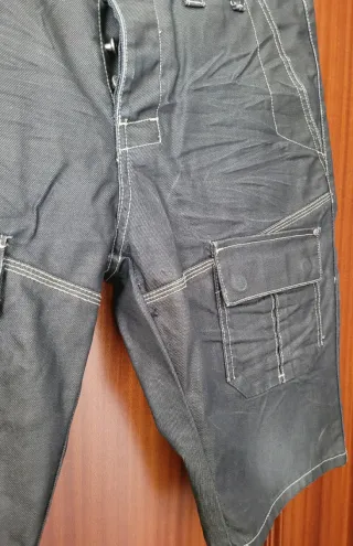 PANTALÓN CORTO VAQUERO HOMBRE.