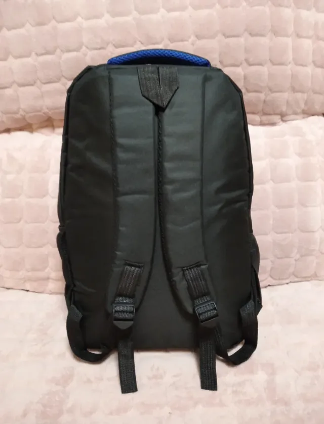 Mochila de viaje admitida en cabina de avión.