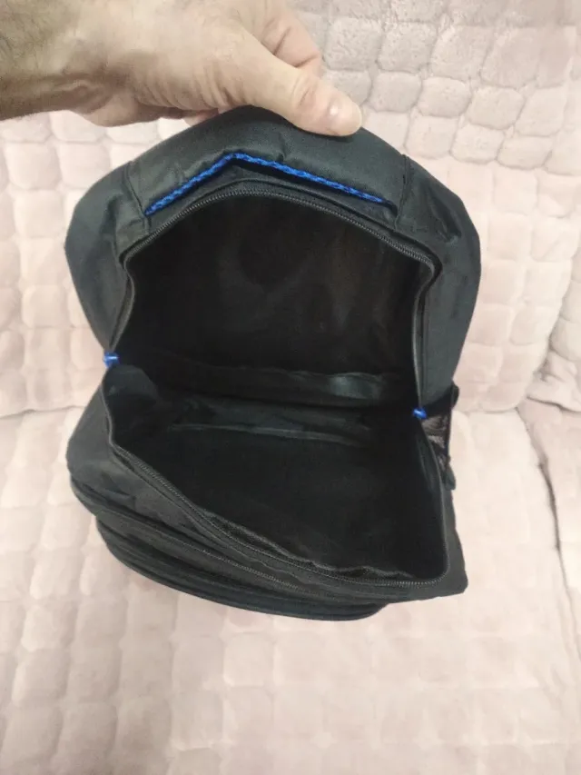 Mochila de viaje admitida en cabina de avión.