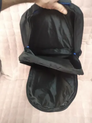 Mochila de viaje admitida en cabina de avión.