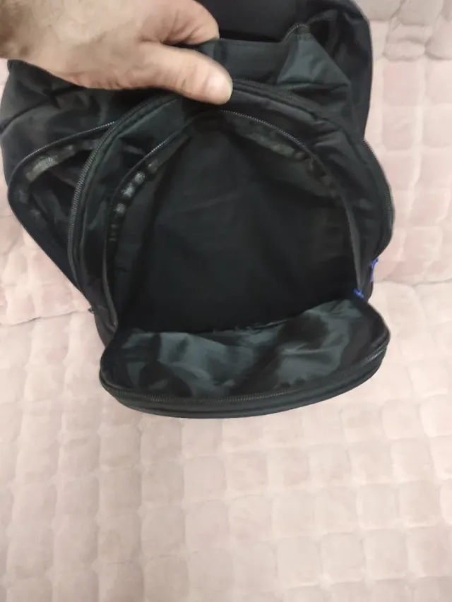 Mochila de viaje admitida en cabina de avión.