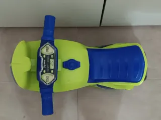 Moto infantil Juguettos verde y azul