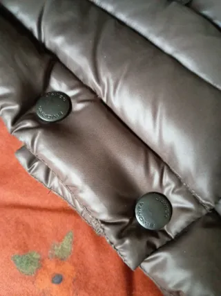 Chaqueta Javier Simorra corta plumón y pluma.