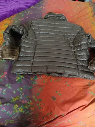 Chaqueta Javier Simorra corta plumón y pluma.