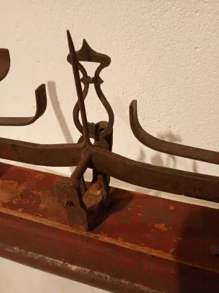 Balanza antigua hierro y madera