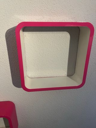 Estanterias cuadradas rosas