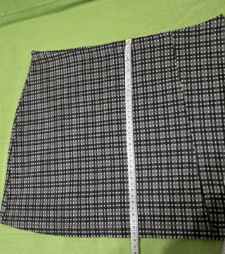 Falda de cuadros gris y negro
