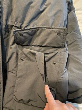 Parka con plumas negra Uniqlo talla M.