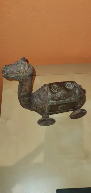 Camello joyero muy antiguo