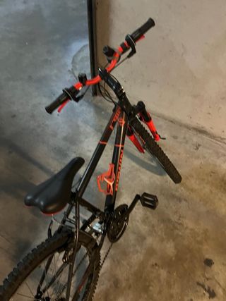 Bicicleta BTWIN 24 Negra y Roja