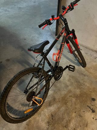 Bicicleta BTWIN 24 Negra y Roja