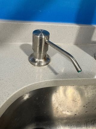 Dispensador jabon bajo encimera