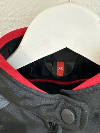 Chaqueta motera de mujer sin estrenar