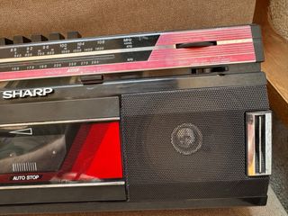 Sharp QT- 242E Radiocassette boombox No Funciona