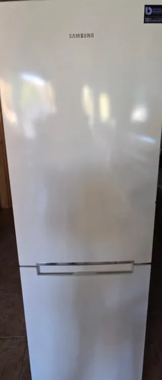 FRIGORIFERO SAMSUNG CON CONGELATORE