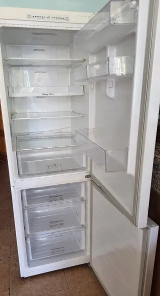 FRIGORIFERO SAMSUNG CON CONGELATORE