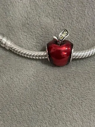 Charm manzana Disney