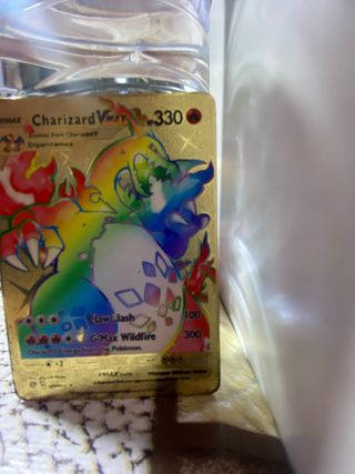 Carta charizard dorada