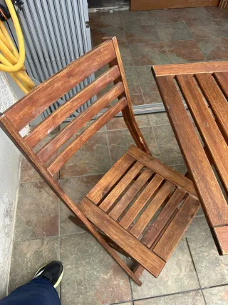 Mesa y dos sillas madera terraza ikea