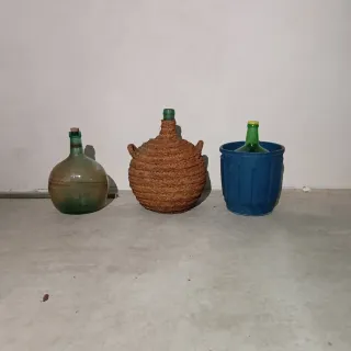 Juego de 3 garrafas antiguas