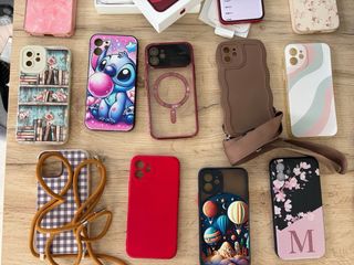 iPhone 12 128GB rojo + 16 carcasas, en su caja