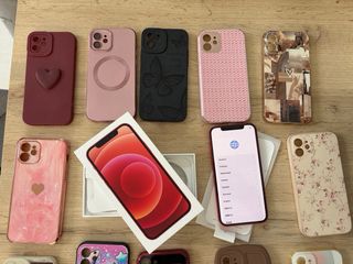 iPhone 12 128GB rojo + 16 carcasas, en su caja