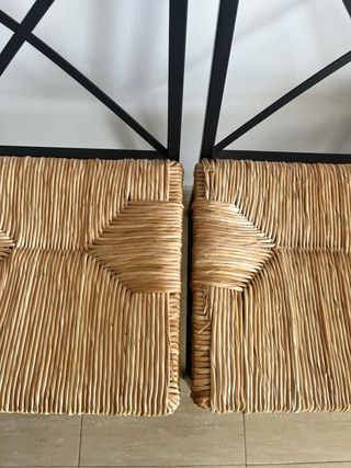 Juego de 2 sillas de metal y mimbre