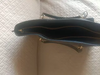 Bolso Guess Negro Piel Sintética. Es auténtico.