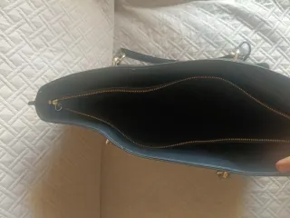 Bolso Guess Negro Piel Sintética. Es auténtico.