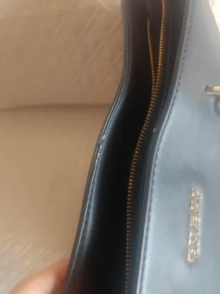 Bolso Guess Negro Piel Sintética. Es auténtico.