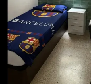 Cama con canapé y mesita de noche