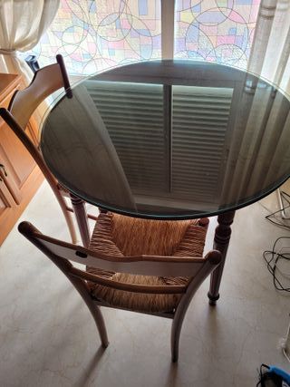 Mesa camilla redonda con dos sillas