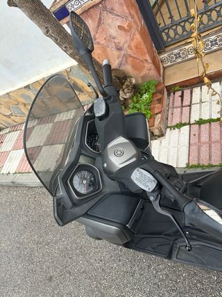 Yamaha X-MAX 400 Scooter Maxi