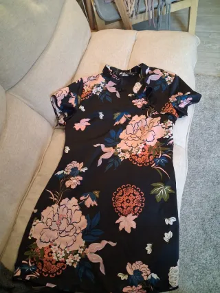 Vestido Zara corto negro con estampado